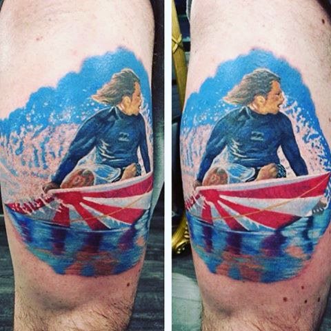 90 de tatuaje pentru surfiști, cu semnificația lor: table de surf, valuri și altele