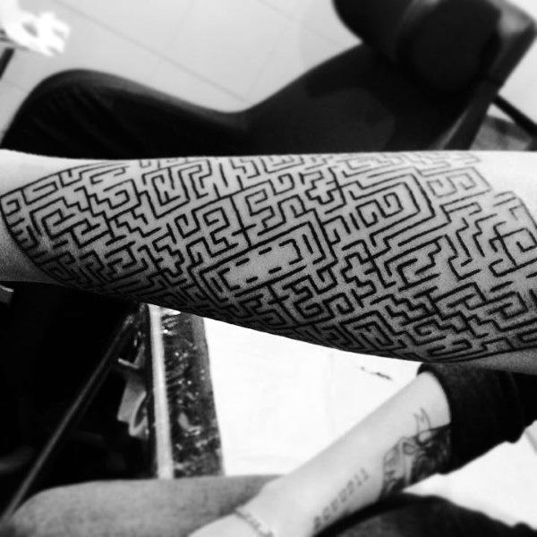 60 de tatuaje cu labirinturi foarte încurcate (cu semnificația lor)